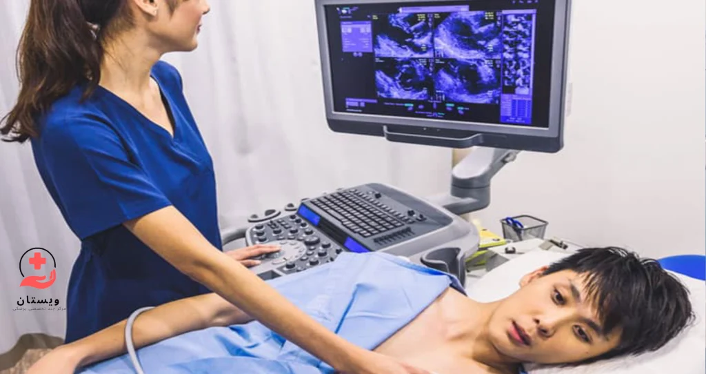 پرستار و بیمار در حال اکو قلب